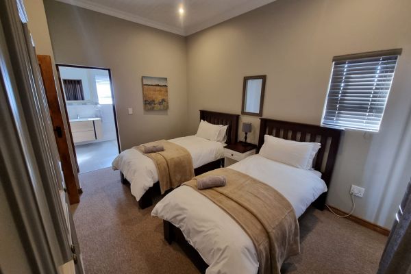 Last Cast - 2nd bedroom with twin beds