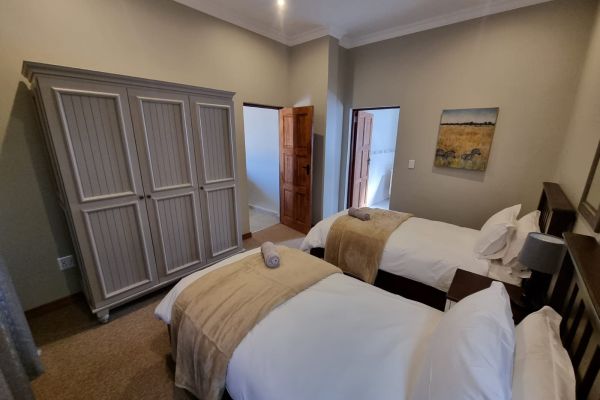 Last Cast - 2nd bedroom with twin beds